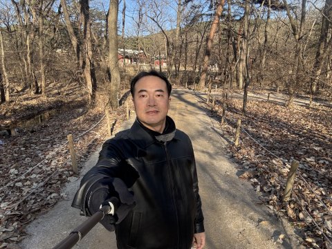 김본일